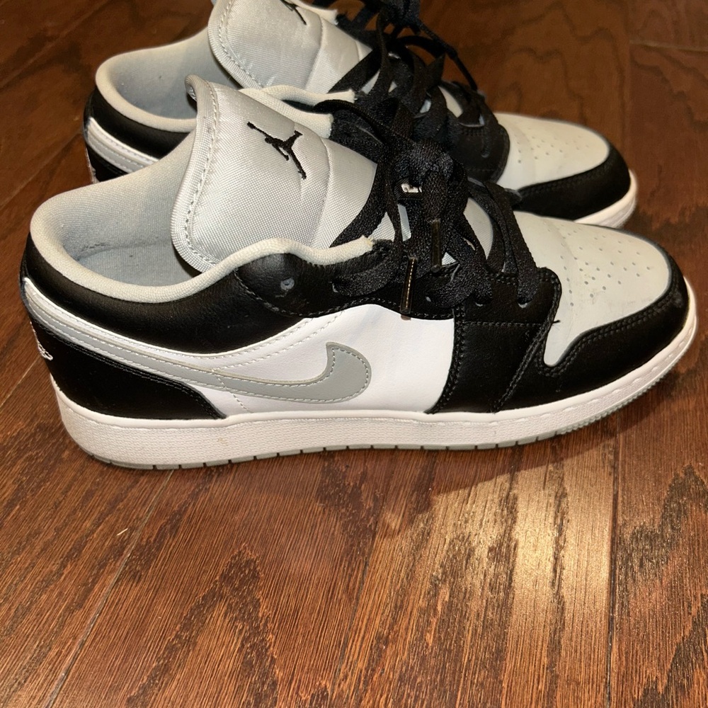 Jordan 1 Low - Picture 2 of 6